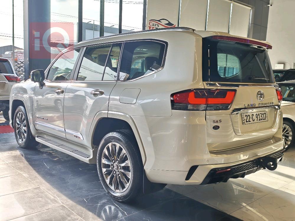 تۆیۆتا لاند کروزەر